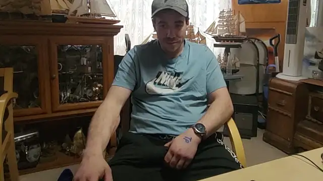 ScubaStevex online show from March 29, 10:21 pm