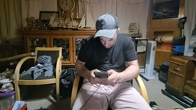 ScubaStevex online show from April 18, 4:16 am