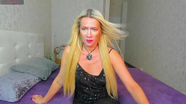Luna  Lewis online show from January 18, 8:20 am