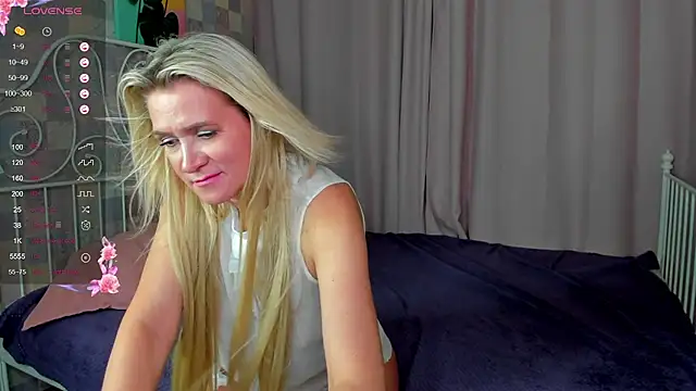 Luna  Lewis online show from March 21, 11:33 am