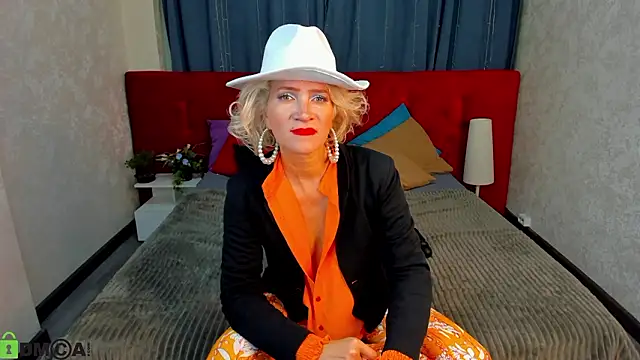 Luna  Lewis online show from February 17, 9:39 am