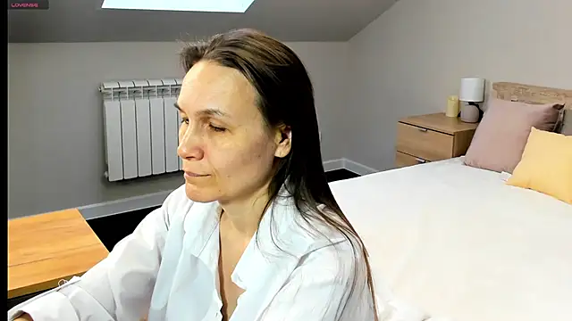 Lillian White online show from February 22, 4:29 am