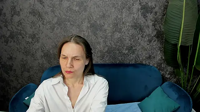 Lillian White online show from March 4, 5:03 pm