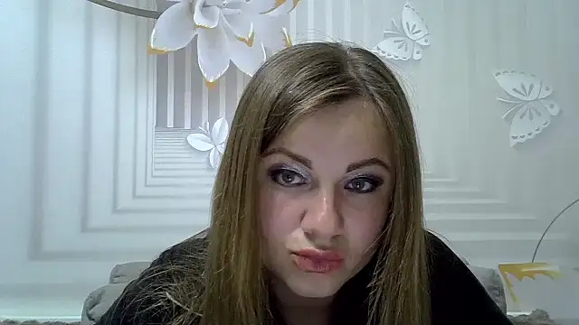 Snapshot of TinaFun4u chatting on April 23, 7:38 pm TinaFun4u online show from April 23, 7:38 pm
