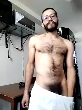 Snapshot of hairyserious chatting on December 27, 4:43 pm hairyserious online show from December 27, 4:43 pm