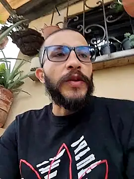 Snapshot of hairyserious chatting on March 6, 9:42 pm hairyserious online show from March 6, 9:42 pm