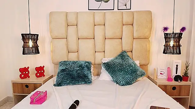 AdharaSmithh online show from March 3, 2:26 am