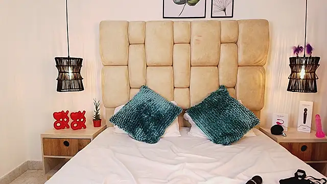 AdharaSmithh online show from March 20, 11:56 pm