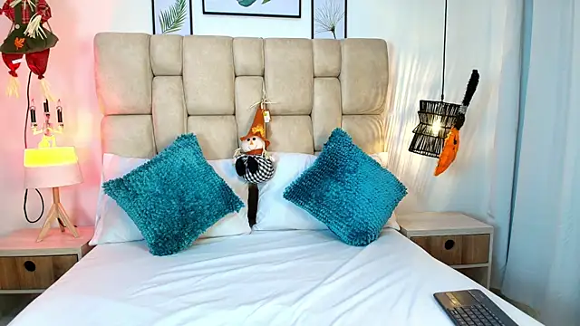 AdharaSmithh online show from October 29, 7:48 pm