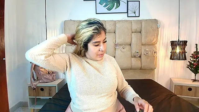 AdharaSmithh online show from January 8, 7:05 pm