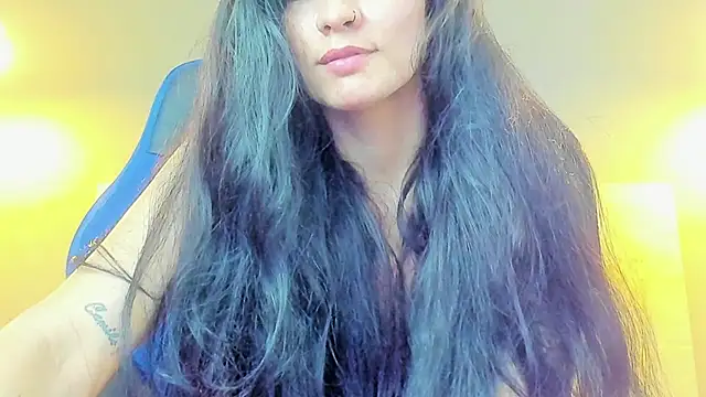 Snapshot of elissa_iris chatting on January 2, 11:38 pm elissa iris online show from January 2, 11:38 pm