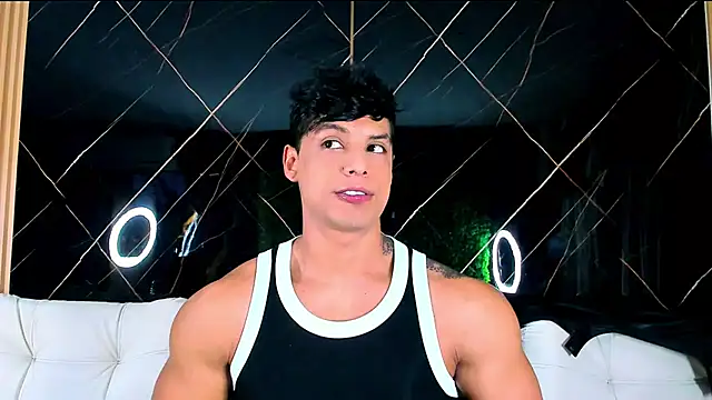 Owen Muzcle online show from January 11, 1:32 am