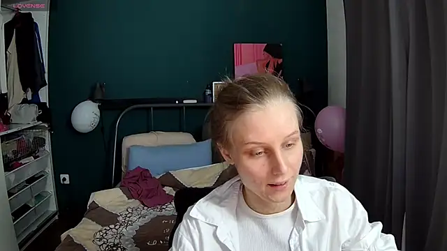 Snapshot of KatiKate chatting on May 4, 3:19 pm KatiKate online show from May 4, 3:19 pm