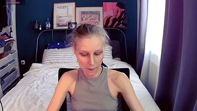 Snapshot of KatiKate chatting on June 6, 2:33 pm KatiKate online show from June 6, 2:33 pm