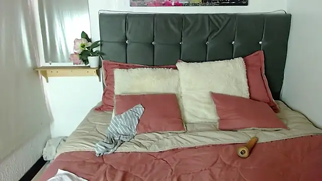 ShyVibes  online show from March 6, 7:21 pm