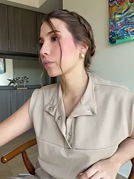 SophieRaily  online show from January 27, 8:39 pm