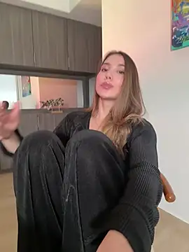 SophieRaily  online show from February 4, 11:49 pm