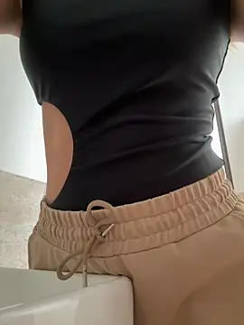 SophieRaily  online show from February 20, 6:35 pm