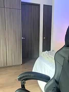 SophieRaily  online show from September 19, 7:58 pm