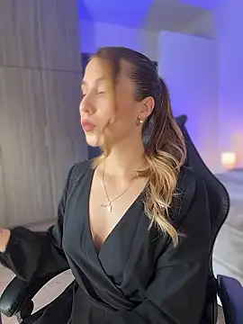 SophieRaily  online show from January 9, 8:43 pm