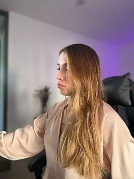 SophieRaily  online show from February 10, 8:35 pm