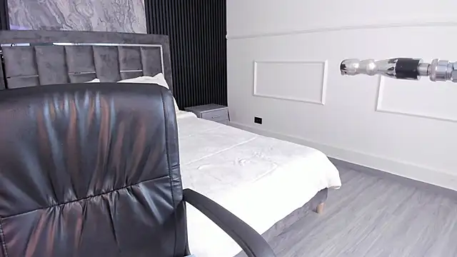 MiiaaMoonroee online show from March 15, 8:21 pm