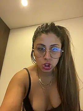 Snapshot of girl_anni chatting on January 31, 2:04 am girl anni online show from January 31, 2:04 am