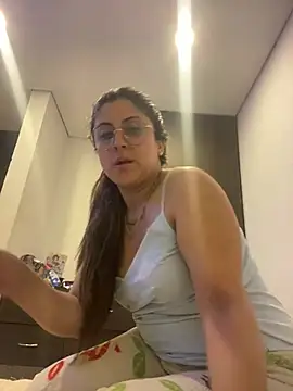 Snapshot of girl_anni chatting on January 31, 3:22 pm girl anni online show from January 31, 3:22 pm