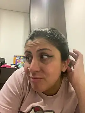 Snapshot of girl_anni chatting on February 10, 4:52 am girl anni online show from February 10, 4:52 am