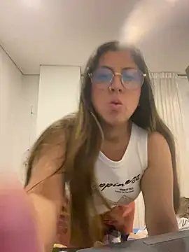 Snapshot of girl_anni chatting on February 15, 11:25 pm girl anni online show from February 15, 11:25 pm