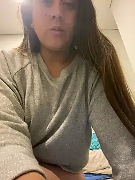 Snapshot of girl_anni chatting on February 19, 6:33 am girl anni online show from February 19, 6:33 am