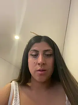 Snapshot of girl_anni chatting on February 25, 8:09 pm girl anni online show from February 25, 8:09 pm