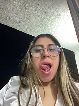 Snapshot of girl_anni chatting on October 7, 11:13 pm girl anni online show from October 7, 11:13 pm