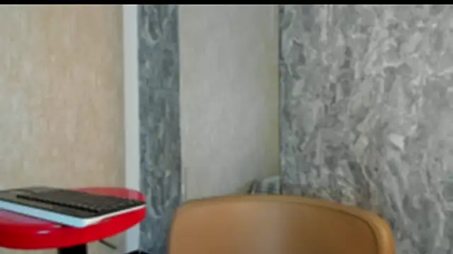Snapshot of Violetrousse chatting on February 14, 1:23 am Violetrousse online show from February 14, 1:23 am