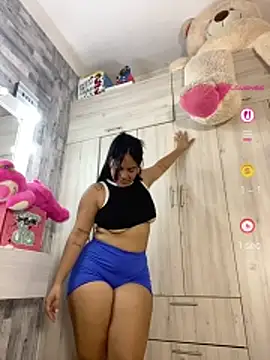 Snapshot of Violetrousse chatting on May 15, 5:09 pm Violetrousse online show from May 15, 5:09 pm
