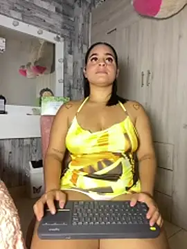 Snapshot of Violetrousse chatting on June 6, 7:40 pm Violetrousse online show from June 6, 7:40 pm