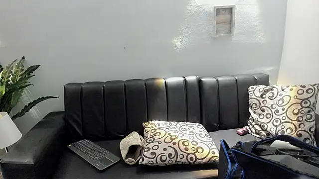 Snapshot of Mia_petite01 chatting on November 15, 10:48 pm Mia petite01 online show from November 15, 10:48 pm