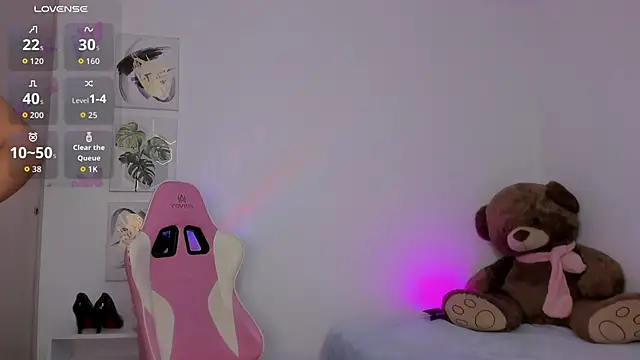 Snapshot of Mia_petite01 chatting on November 22, 11:59 pm Mia petite01 online show from November 22, 11:59 pm