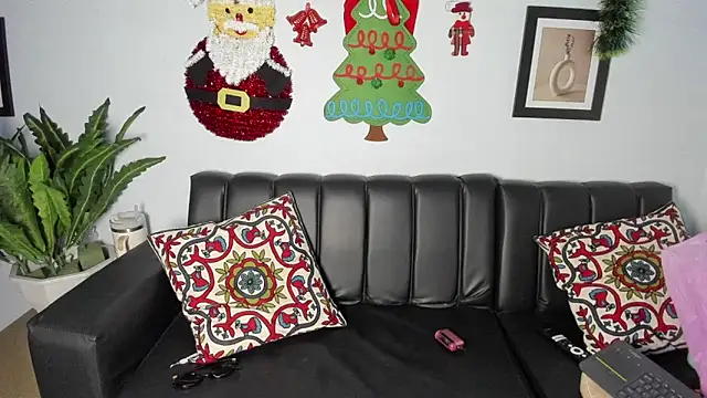 Snapshot of Mia_petite01 chatting on December 21, 10:39 pm Mia petite01 online show from December 21, 10:39 pm