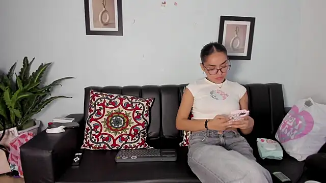 Snapshot of Mia_petite01 chatting on January 11, 10:26 pm Mia petite01 online show from January 11, 10:26 pm