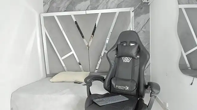 Mia petite01 online show from March 13, 8:48 pm