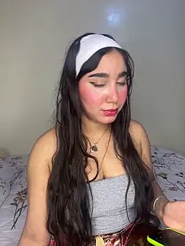 Snapshot of Meryem_Queen chatting on March 3, 9:48 pm Meryem Queen online show from March 3, 9:48 pm