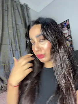 Snapshot of Meryem_Queen chatting on February 8, 2:26 am Meryem Queen online show from February 8, 2:26 am