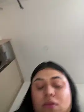 alissonfernandez  online show from February 13, 3:56 pm