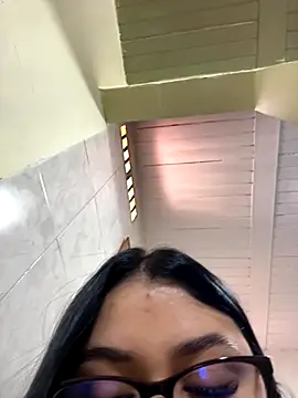 alissonfernandez  online show from September 17, 2:52 pm