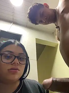 alissonfernandez  online show from September 18, 3:19 am