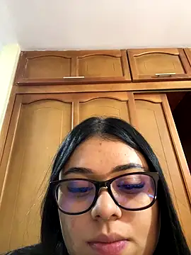 alissonfernandez  online show from September 19, 4:36 am