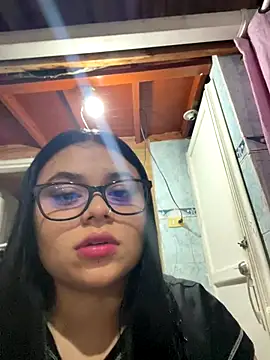 alissonfernandez  online show from October 7, 10:56 am