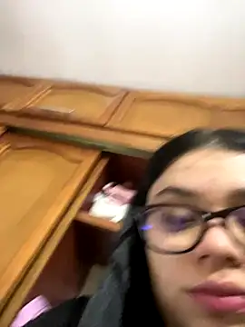 alissonfernandez  online show from December 5, 11:30 am