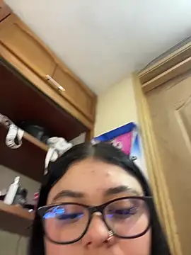 alissonfernandez  online show from March 4, 12:44 pm